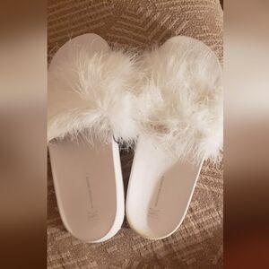 NEW Women's White Faux Fur Slides By INC. International Concepts. Size 11/12